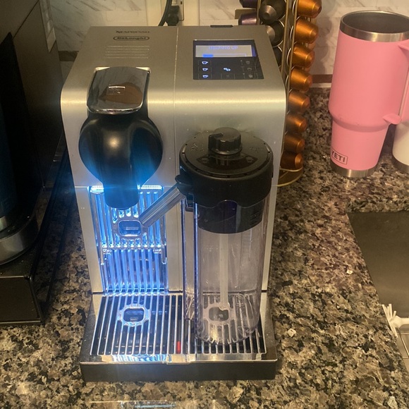 Nespresso Lattissima Pro Espresso Machine by De'Longhi with Milk Frother, Silver - Picture 2 of 4